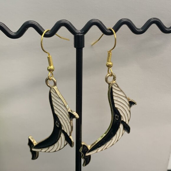Whale Earring, Gift Idea, Silly Animal Earring, Whale Jewelry, Nautical Earring - Picture 4 of 4